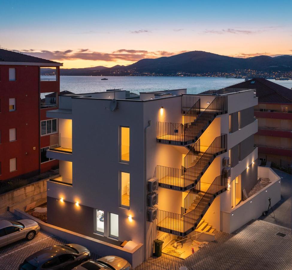 Apartment Alegria In Okrug With Heated Pool, Sea View, Jacuzzi, Wifi Trogir Exteriör bild