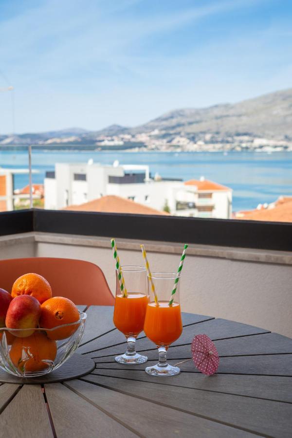 Apartment Alegria In Okrug With Heated Pool, Sea View, Jacuzzi, Wifi Trogir Exteriör bild