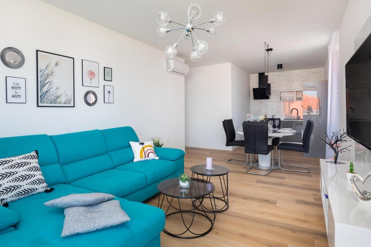 Apartment Alegria In Okrug With Heated Pool, Sea View, Jacuzzi, Wifi Trogir Exteriör bild