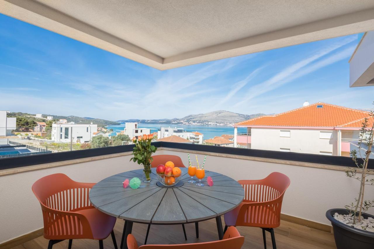 Apartment Alegria In Okrug With Heated Pool, Sea View, Jacuzzi, Wifi Trogir Exteriör bild