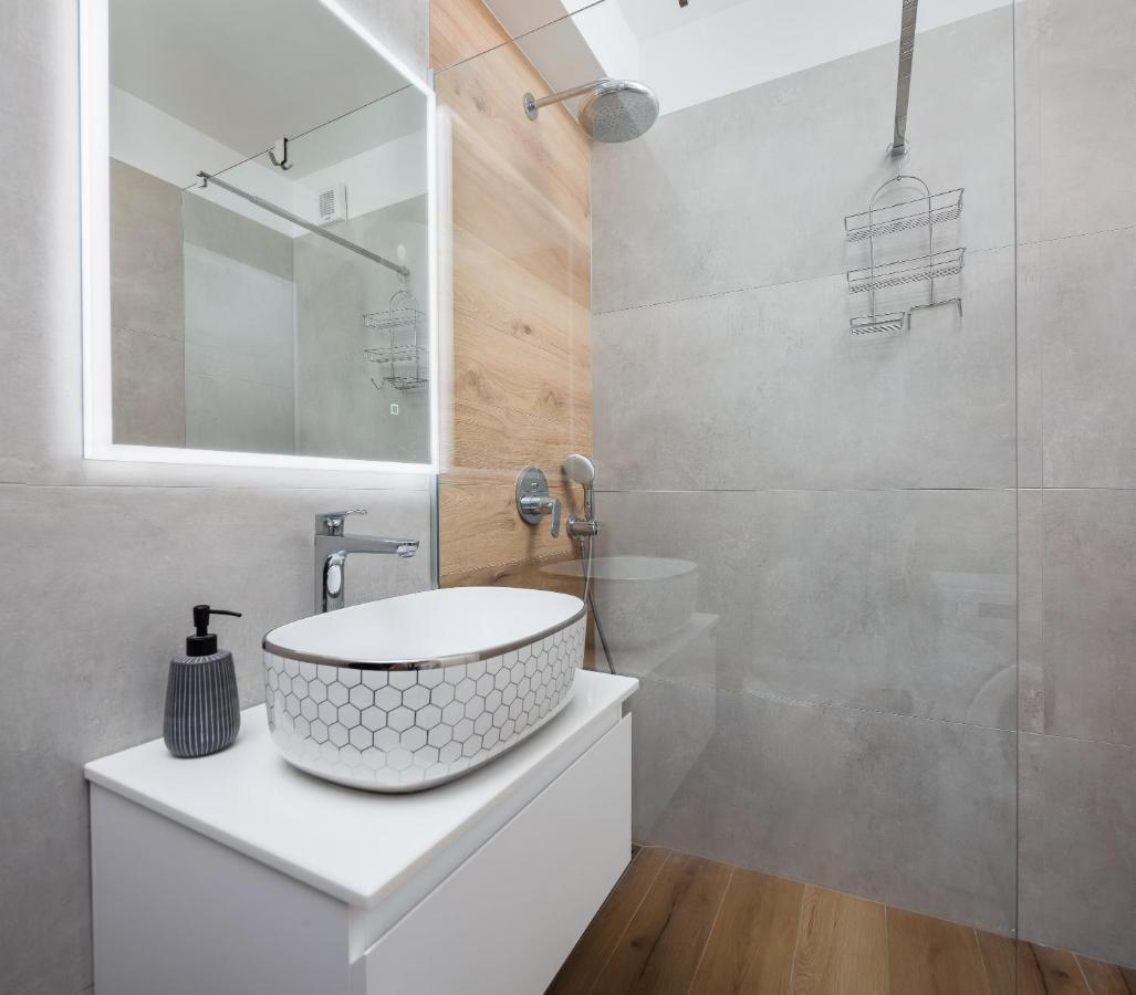 Apartment Alegria In Okrug With Heated Pool, Sea View, Jacuzzi, Wifi Trogir Exteriör bild