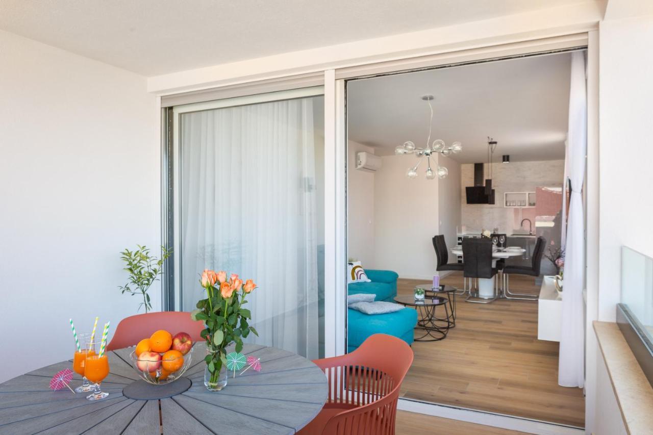 Apartment Alegria In Okrug With Heated Pool, Sea View, Jacuzzi, Wifi Trogir Exteriör bild