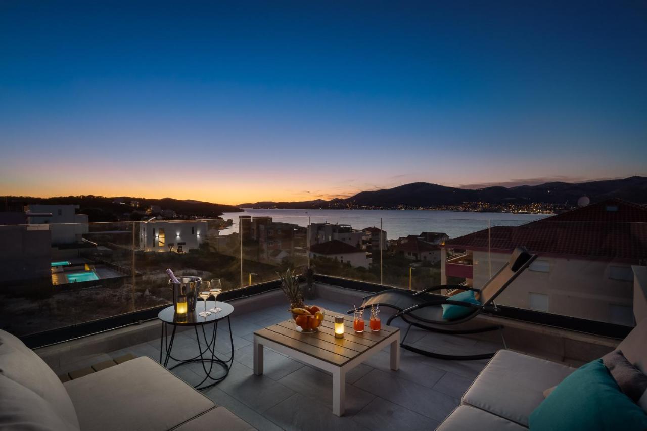 Apartment Alegria In Okrug With Heated Pool, Sea View, Jacuzzi, Wifi Trogir Exteriör bild