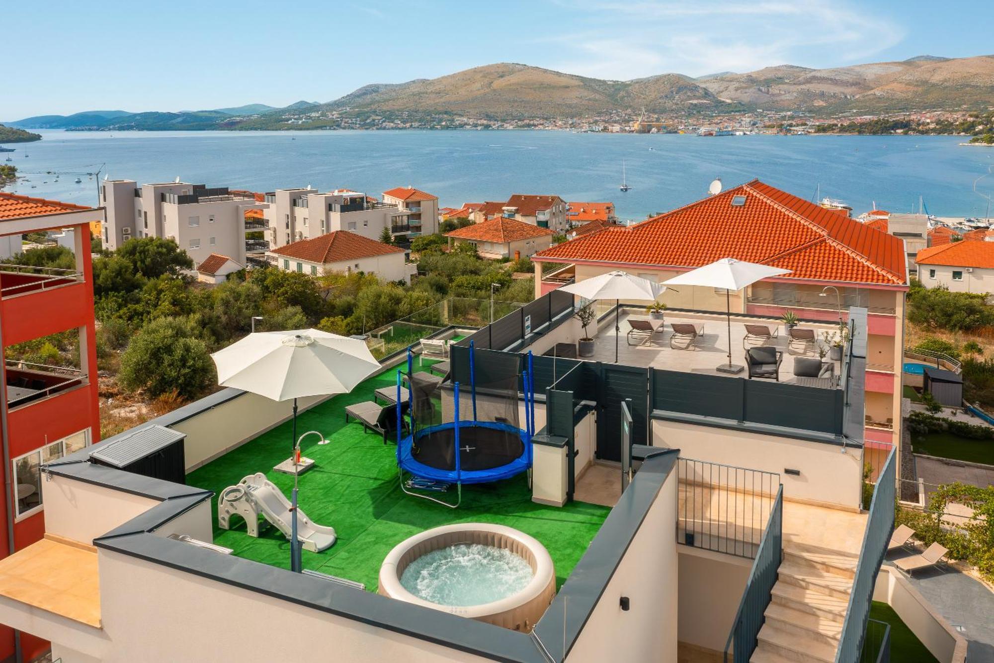 Apartment Alegria In Okrug With Heated Pool, Sea View, Jacuzzi, Wifi Trogir Exteriör bild